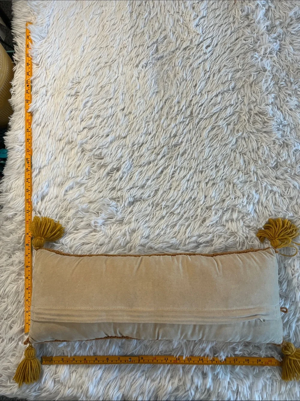 TIGER WOOL HOOKED PILLOW WITH TASSELS